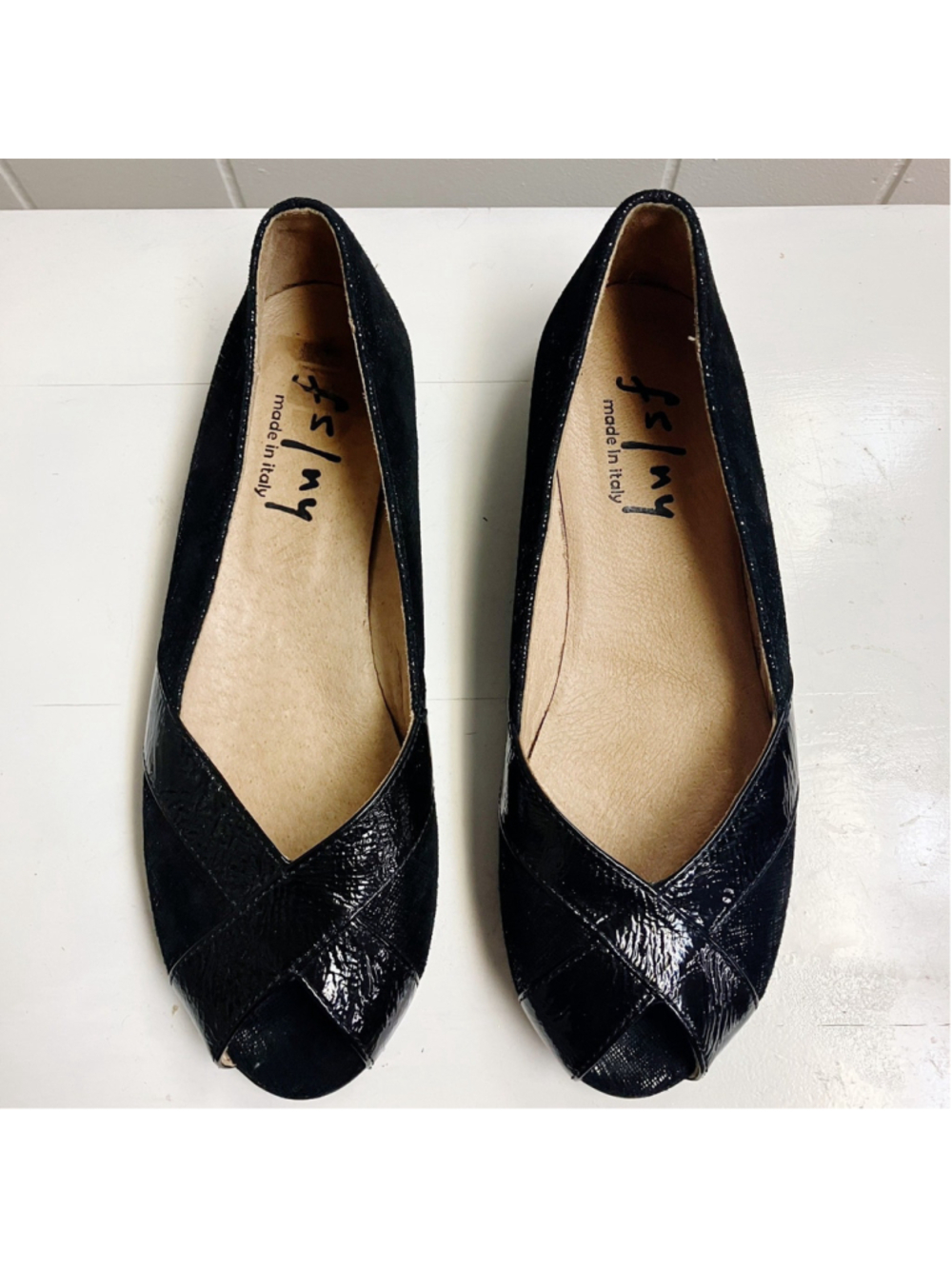 Luxury Italy FS NY Patent Leather Low Wedge Peep Toe SZ 7 Black Classic Office - Picture 5 of 10